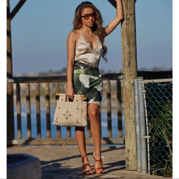 NEW NEVER WORN OS multi wear wrap - Picture 4 of 5